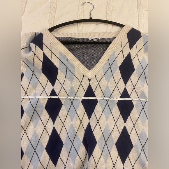 Fashion Nova Oversized Hampton Queen Sweater Vest Size 1X - Picture 8 of 8